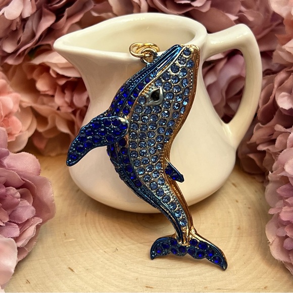Blue and Gold Crystal Whale Keychain Charm - Picture 3 of 16